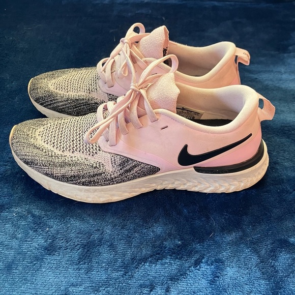 Nike Odyssey React 2 Flyknit Black,White and Pink Sneakers-Size 6.5 - Picture 3 of 6